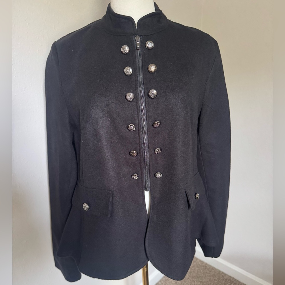 Black jacket with fashion buttons!